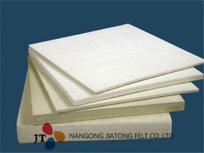 Semi-coarse wool felt